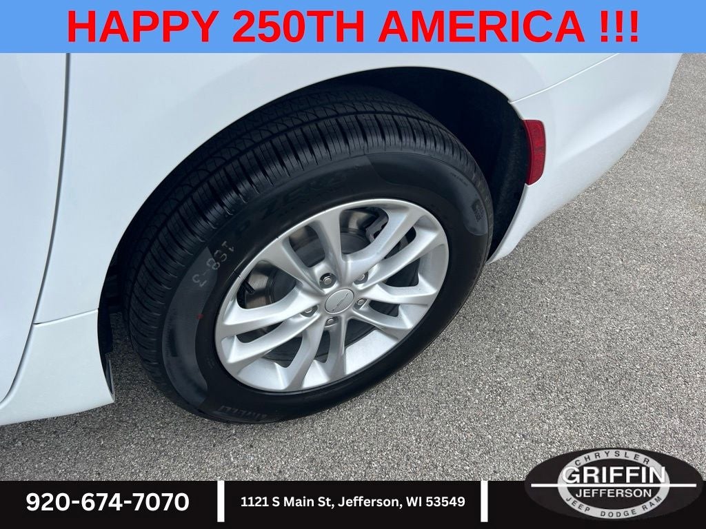 2027 Chrysler Pacifica Select AWD !!!