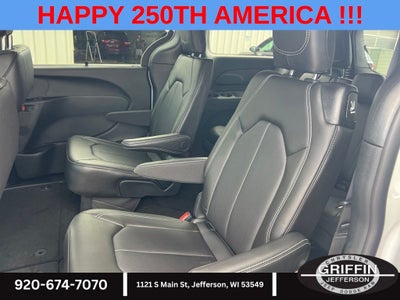 2027 Chrysler Pacifica Select AWD !!!