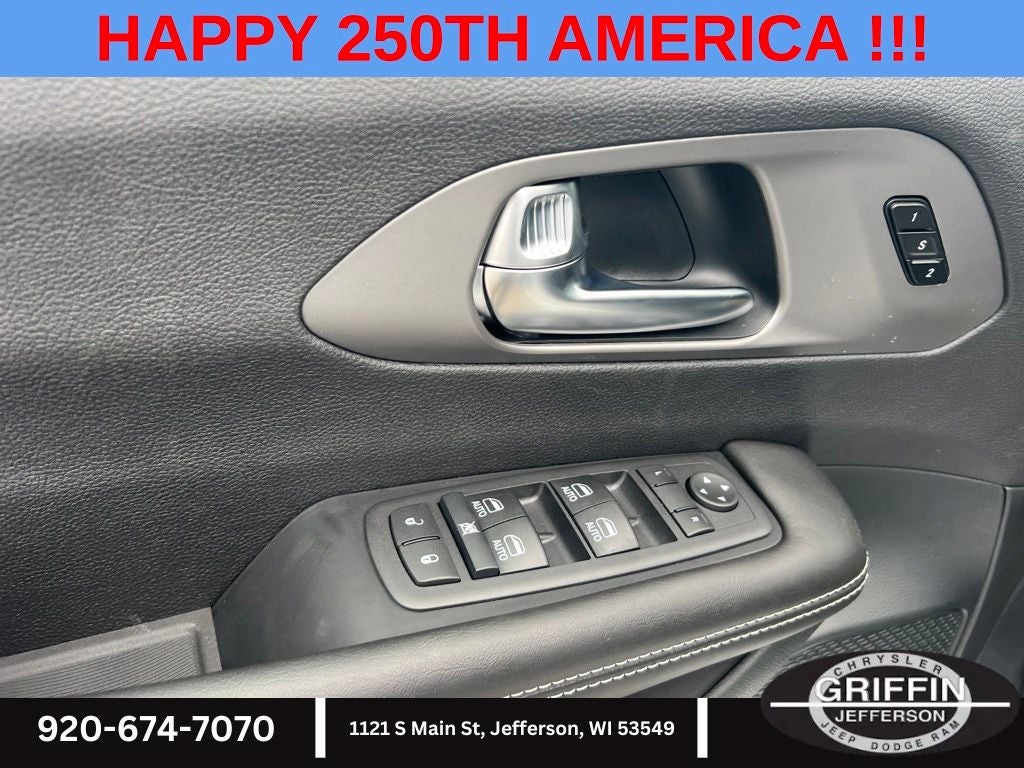 2027 Chrysler Pacifica Select AWD !!!