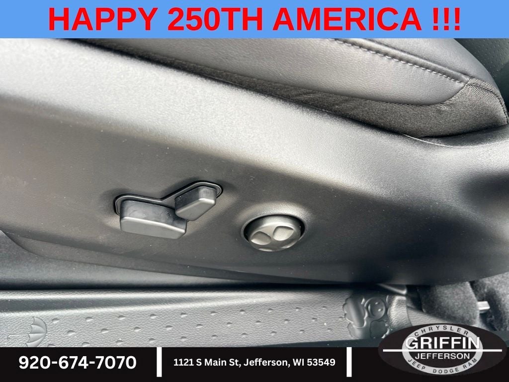 2027 Chrysler Pacifica Select AWD !!!