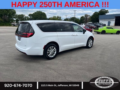 2027 Chrysler Pacifica Select AWD !!!