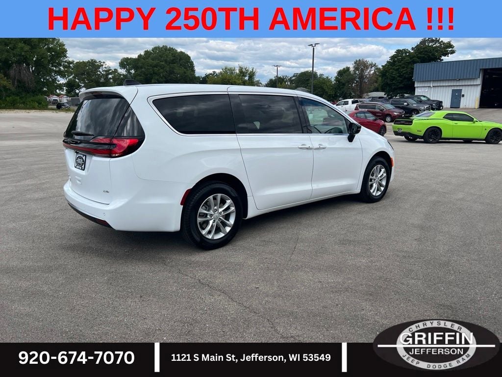 2027 Chrysler Pacifica Select AWD !!!