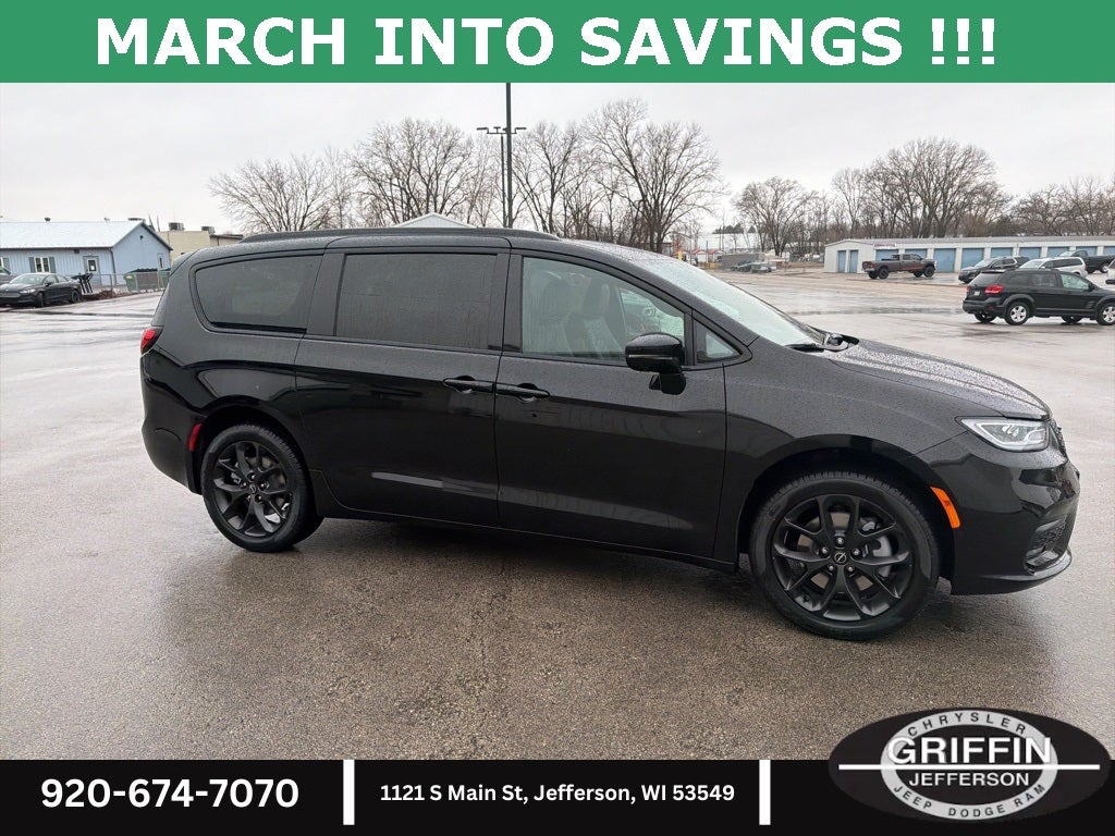 2026 Chrysler Pacifica Select