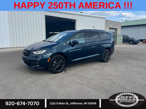 2023 Chrysler Pacifica Touring L "S" AWD !!!