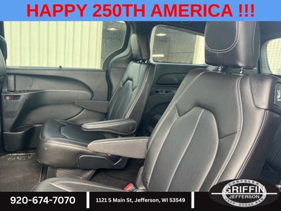 2023 Chrysler Pacifica Touring L "S" AWD !!!