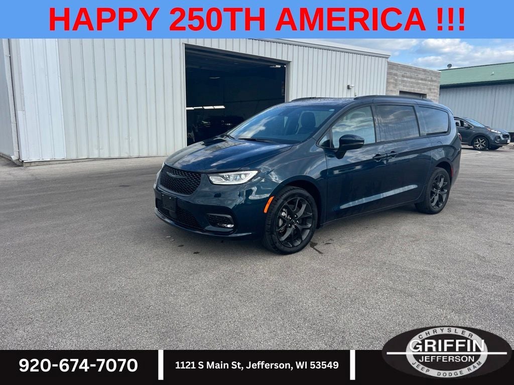 2023 Chrysler Pacifica Touring L "S" AWD !!!