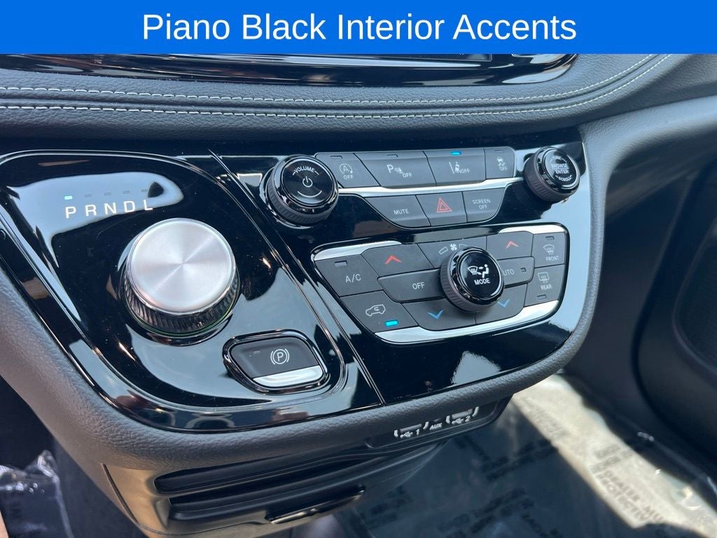 2023 Chrysler Pacifica Touring L S AWD Near Madison WI