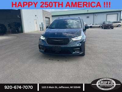 2023 Chrysler Pacifica Touring L "S" AWD !!!