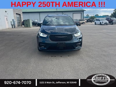 2023 Chrysler Pacifica Touring L "S" AWD !!!