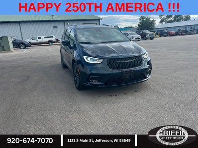 2023 Chrysler Pacifica Touring L "S" AWD !!!