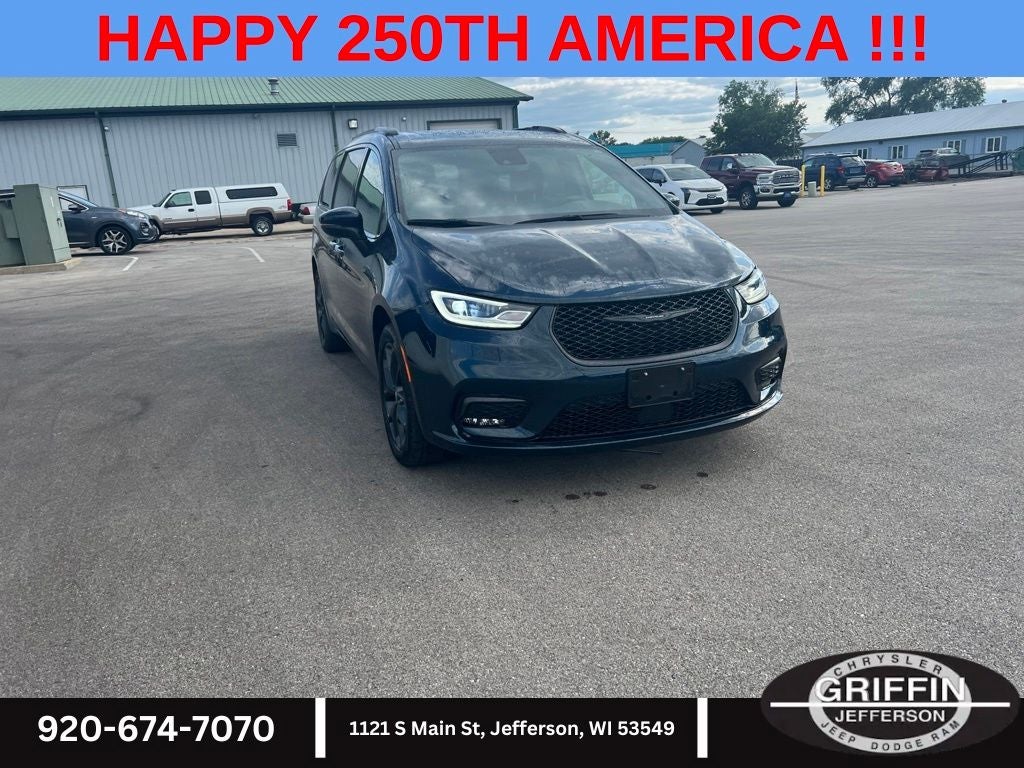 2023 Chrysler Pacifica Touring L "S" AWD !!!