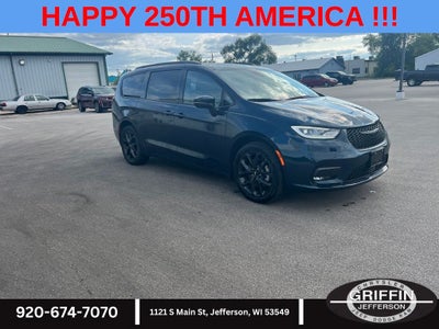 2023 Chrysler Pacifica Touring L "S" AWD !!!