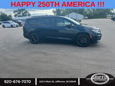 2023 Chrysler Pacifica Touring L "S" AWD !!!