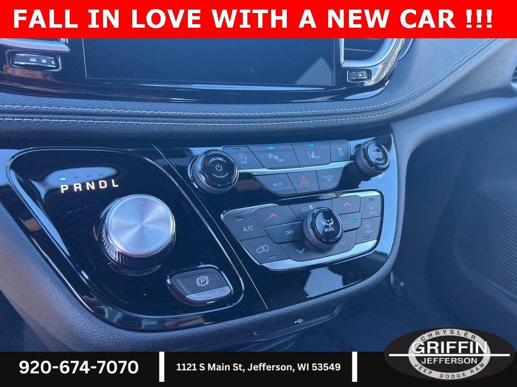 2026 Chrysler Pacifica Select AWD !!!