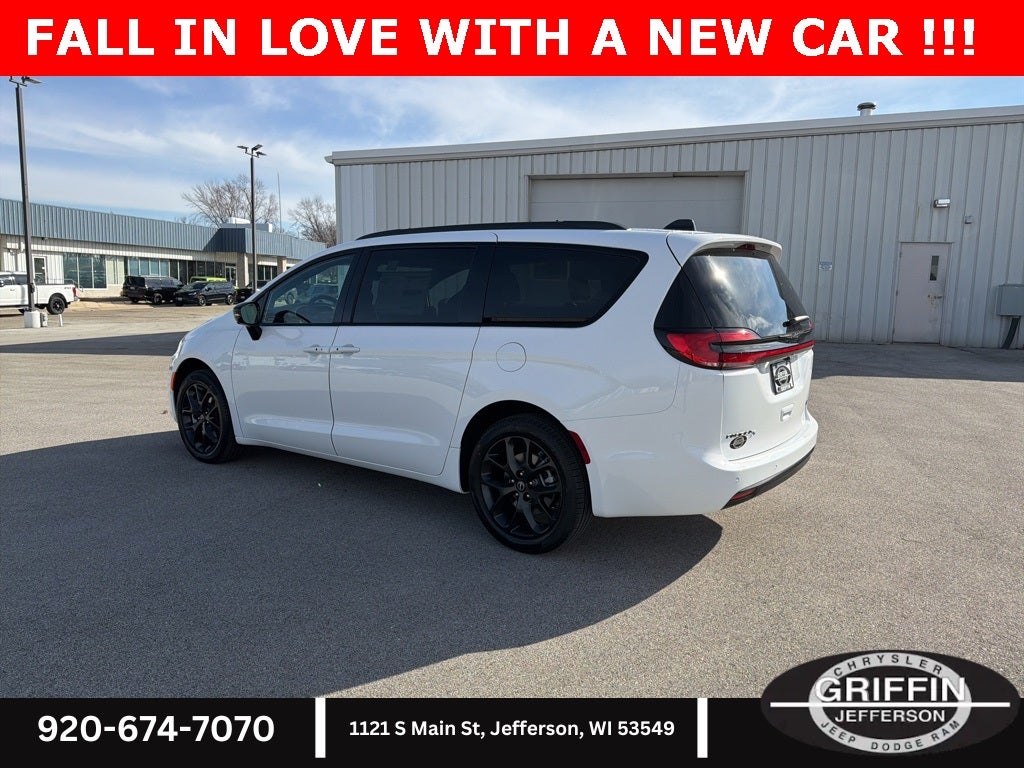 2026 Chrysler Pacifica Select