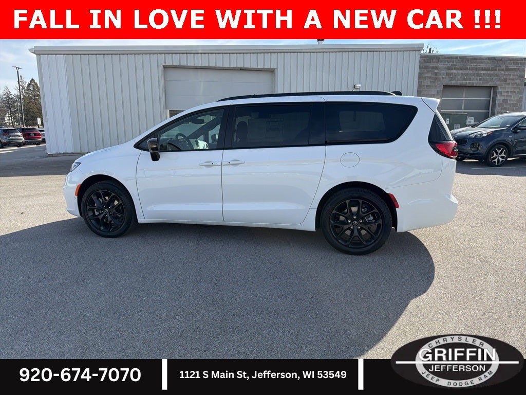 2026 Chrysler Pacifica Select