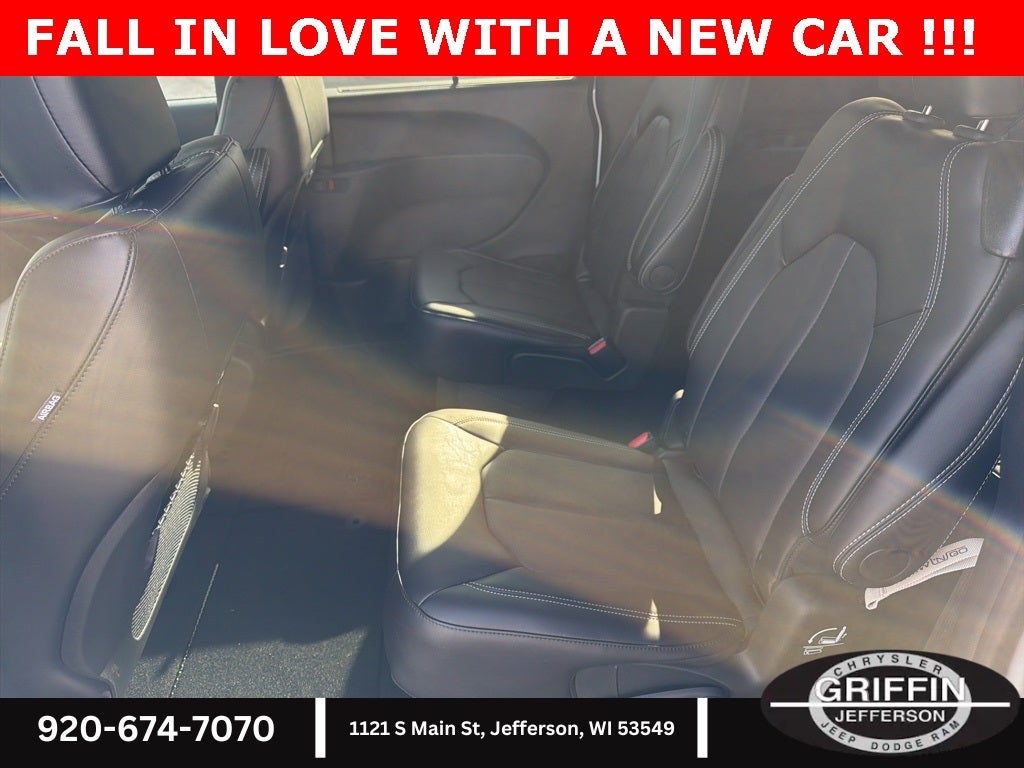 2026 Chrysler Pacifica Select