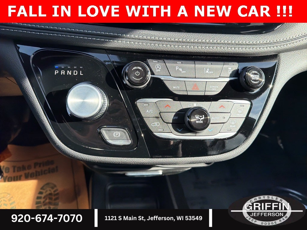 2026 Chrysler Pacifica Select