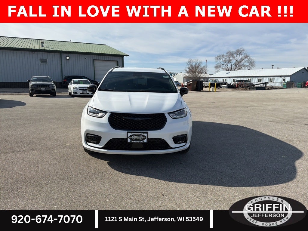 2026 Chrysler Pacifica Select