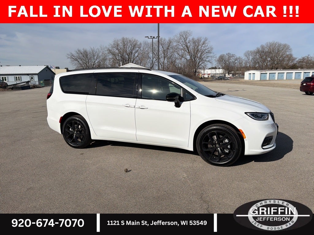 2026 Chrysler Pacifica Select