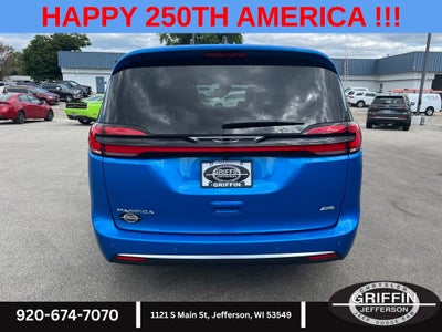 2027 Chrysler Pacifica Select AWD !!!