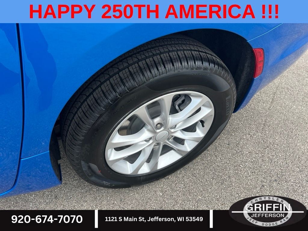 2027 Chrysler Pacifica Select AWD !!!