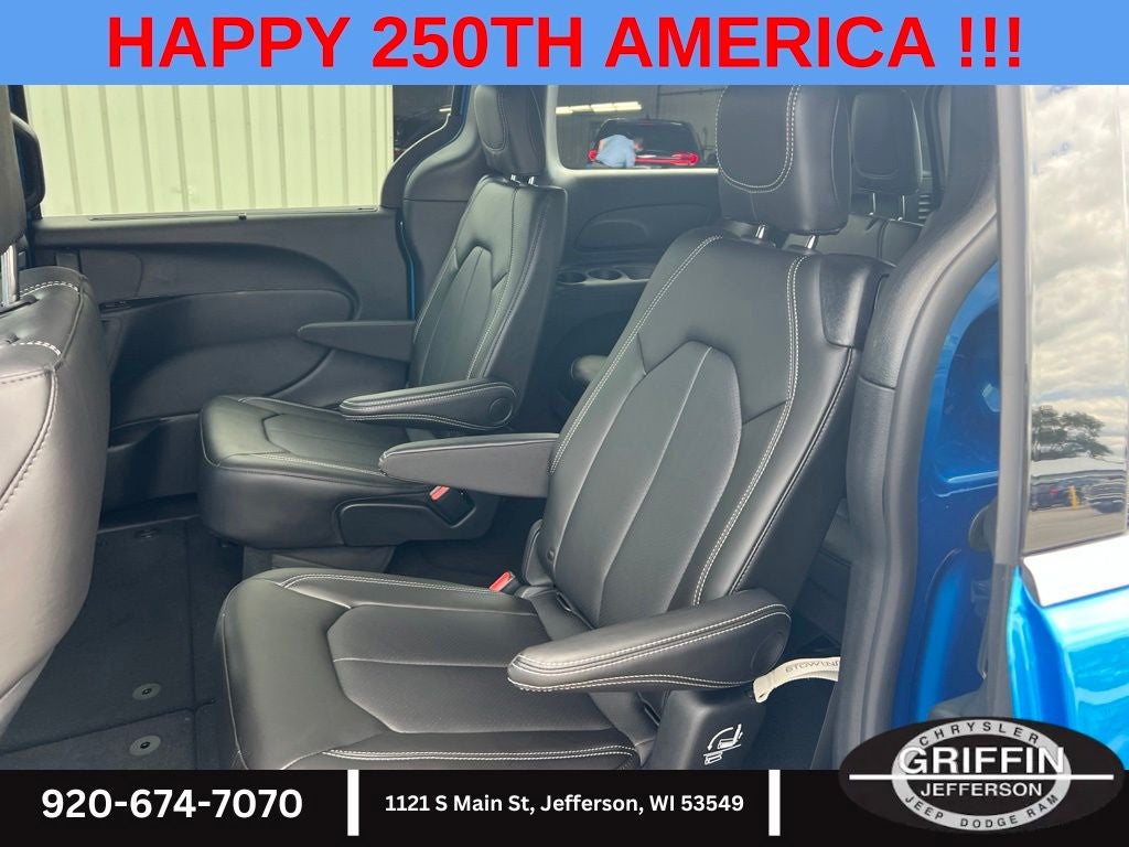 2027 Chrysler Pacifica Select AWD !!!
