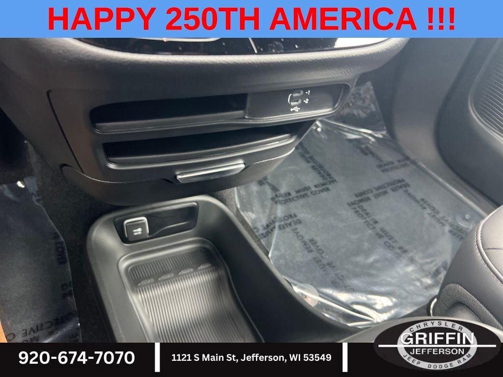 2027 Chrysler Pacifica Select AWD !!!