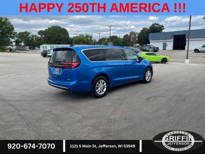 2027 Chrysler Pacifica Select AWD !!!