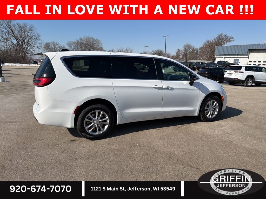 2026 Chrysler Pacifica Select