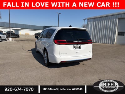 2026 Chrysler Pacifica Select