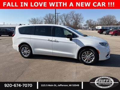 2026 Chrysler Pacifica Select