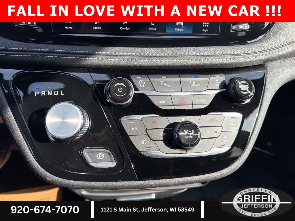 2026 Chrysler Pacifica Select