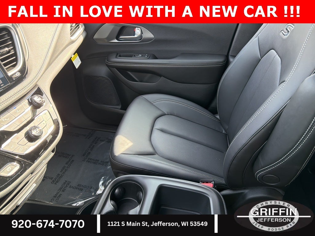 2026 Chrysler Pacifica Select