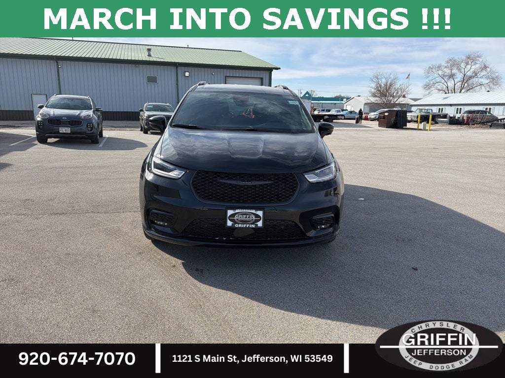 2026 Chrysler Pacifica Select