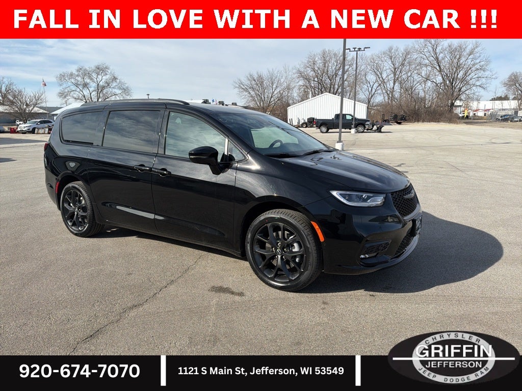 2026 Chrysler Pacifica Select