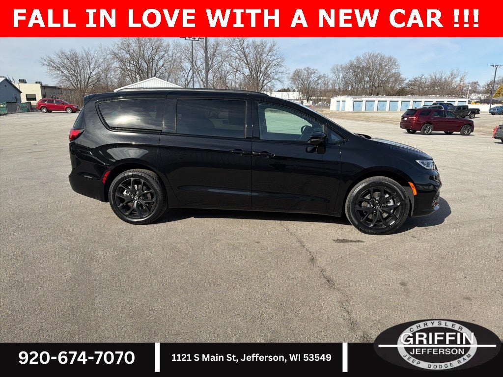 2026 Chrysler Pacifica Select