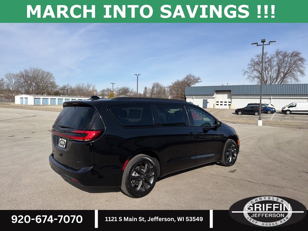 2026 Chrysler Pacifica Select