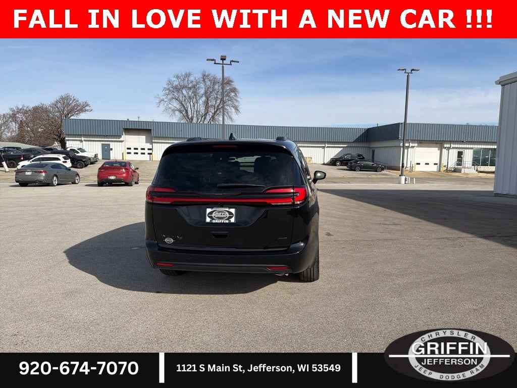 2026 Chrysler Pacifica Select