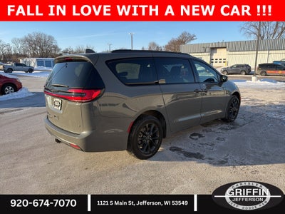 2021 Chrysler Pacifica Touring AWD !!!