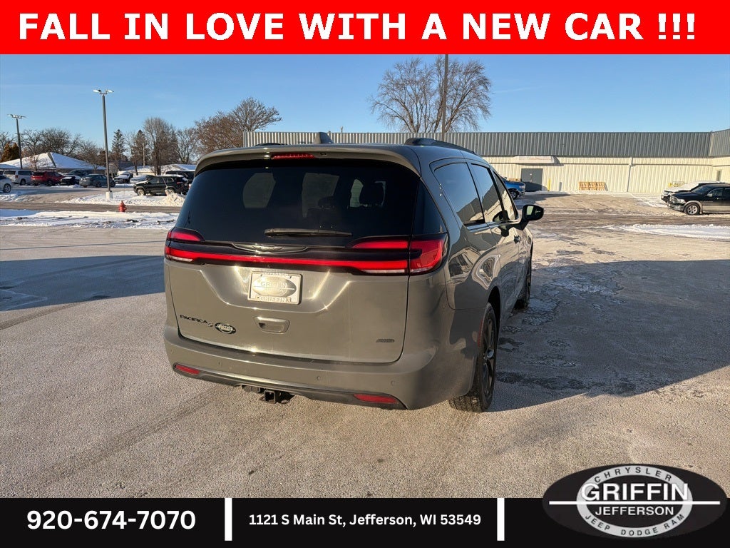 2021 Chrysler Pacifica Touring AWD !!!