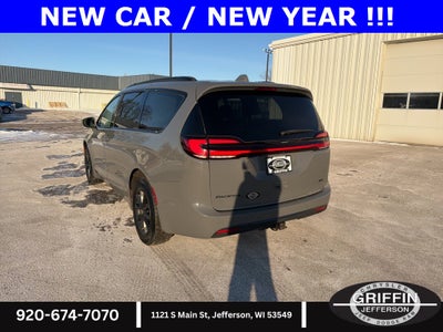 2021 Chrysler Pacifica Touring AWD !!!