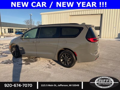 2021 Chrysler Pacifica Touring AWD !!!
