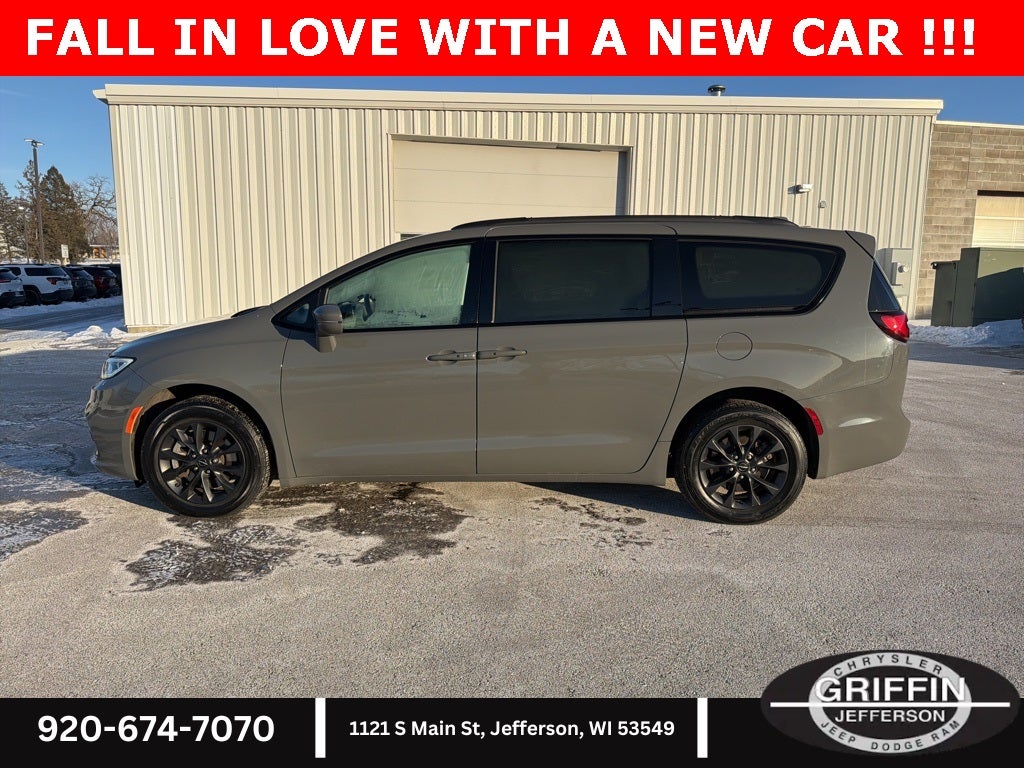 2021 Chrysler Pacifica Touring AWD !!!