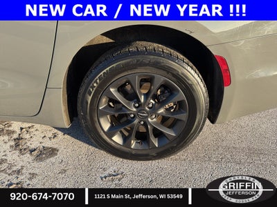 2021 Chrysler Pacifica Touring AWD !!!