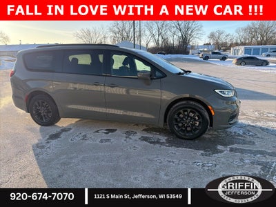 2021 Chrysler Pacifica Touring AWD !!!