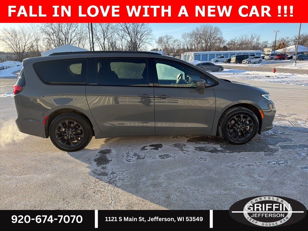 2021 Chrysler Pacifica Touring AWD !!!