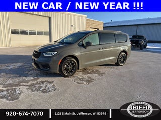 2021 Chrysler Pacifica Touring AWD !!!