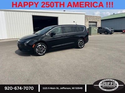 2027 Chrysler Pacifica Limited AWD !!!