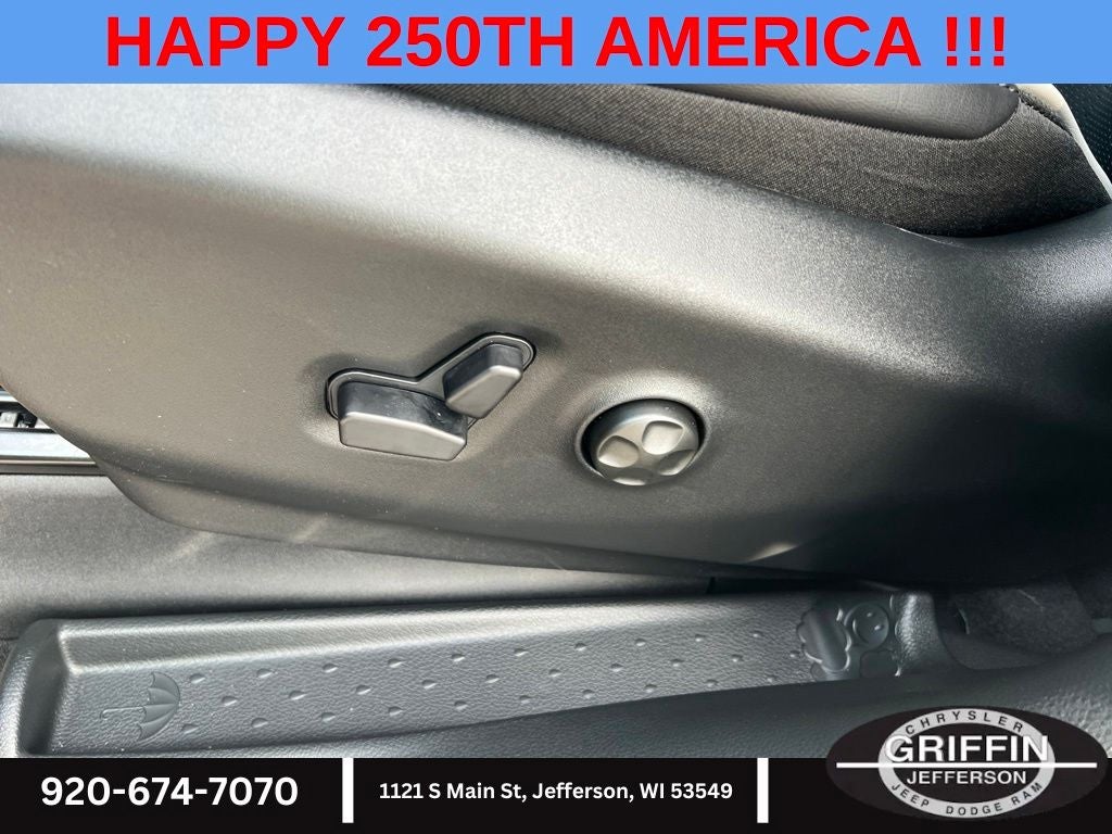 2027 Chrysler Pacifica Limited AWD !!!